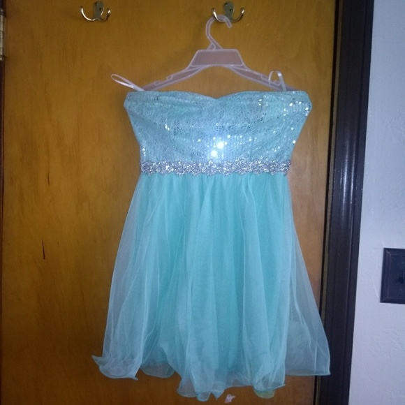 Short strapless formal dress - Picture 2 of 2